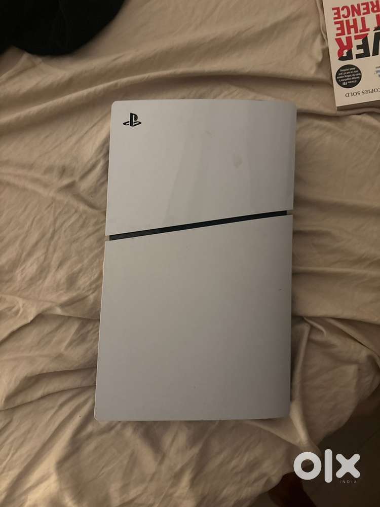 Ps5 slim digital 1tb + 2 controllers
