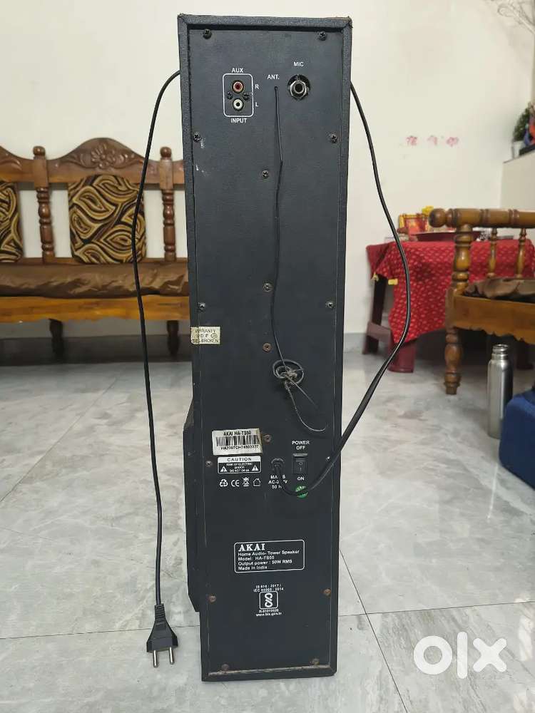 Akai tower speaker