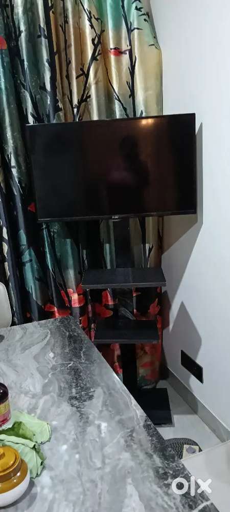 Haier 32'inch Tv with stand ..Perfectly working condition