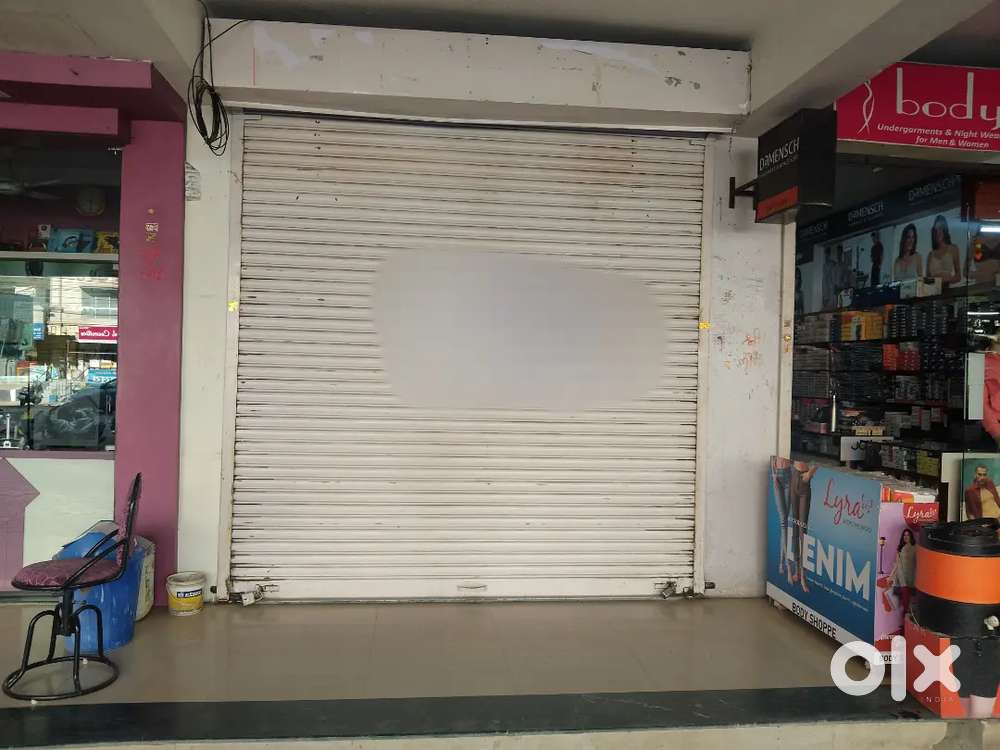 Main road touch shop in scheme no 54 vijay nagar