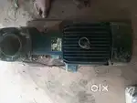 Monobloc water pump with stater