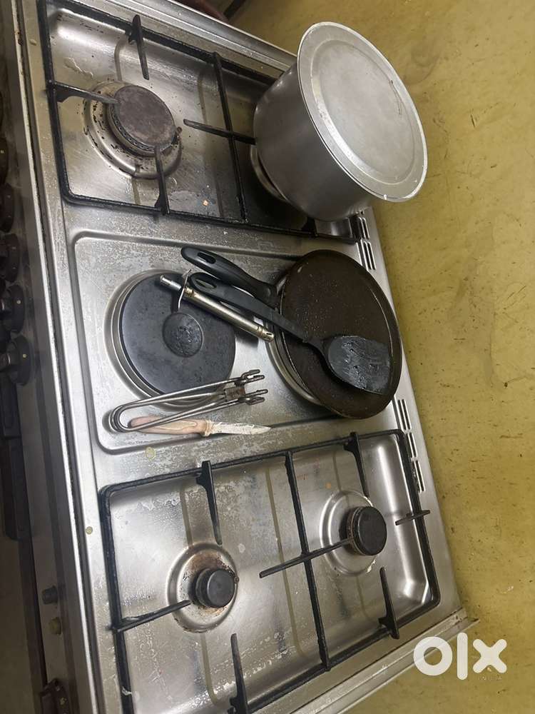 Stove with oven and grill