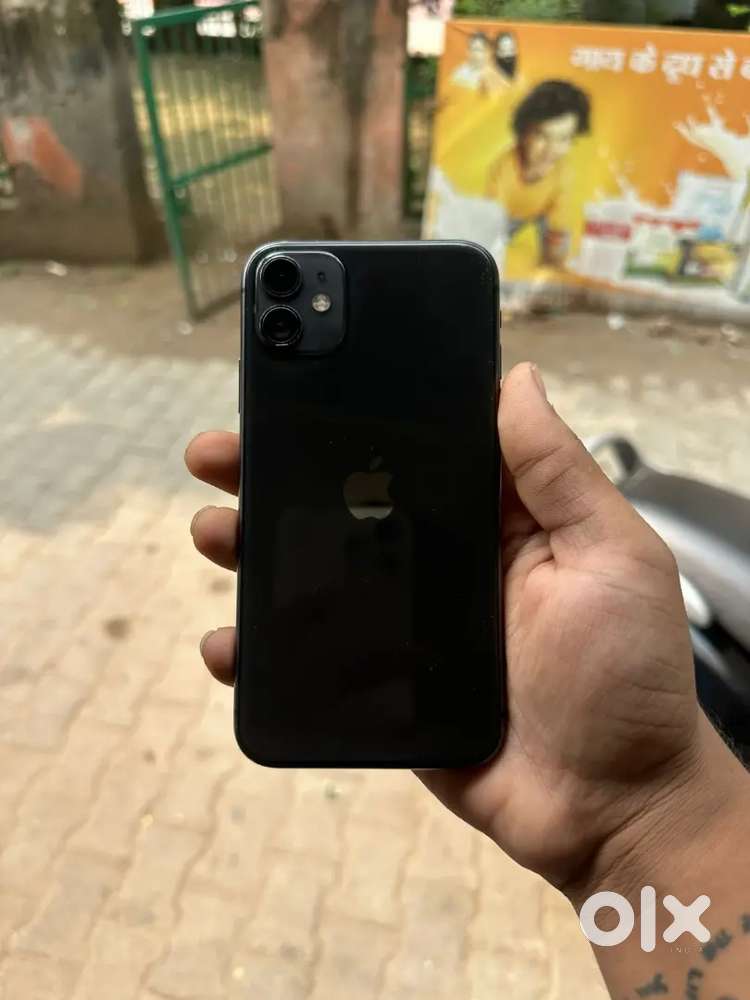 I phone 11 64gb battery service never open never repair