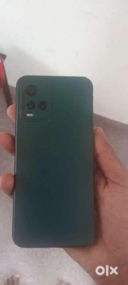 Vivo y33s android phone