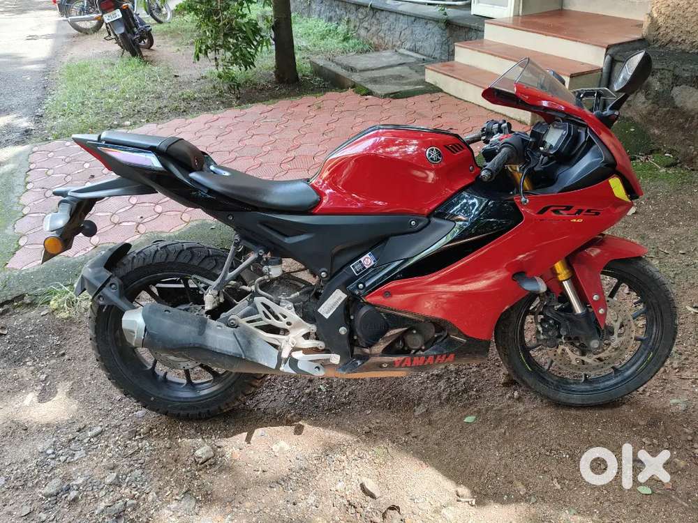 Yamaha R15 V4