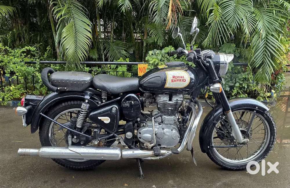 Royal Enfield Bullet Classic 350cc mode bike.