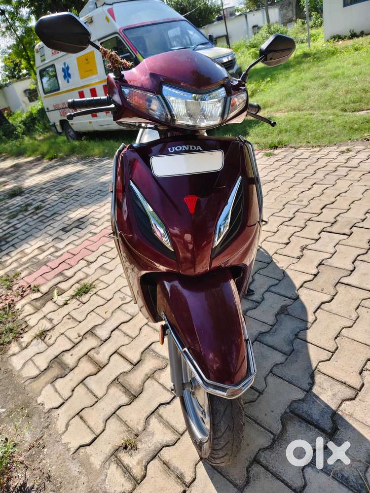Activa deluxe