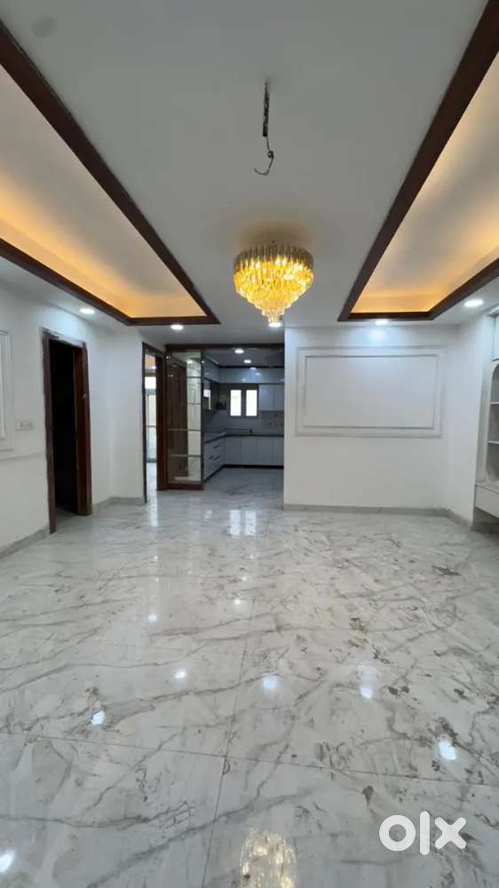 2 bhk Super duper luxury flat in central Noida sector 73