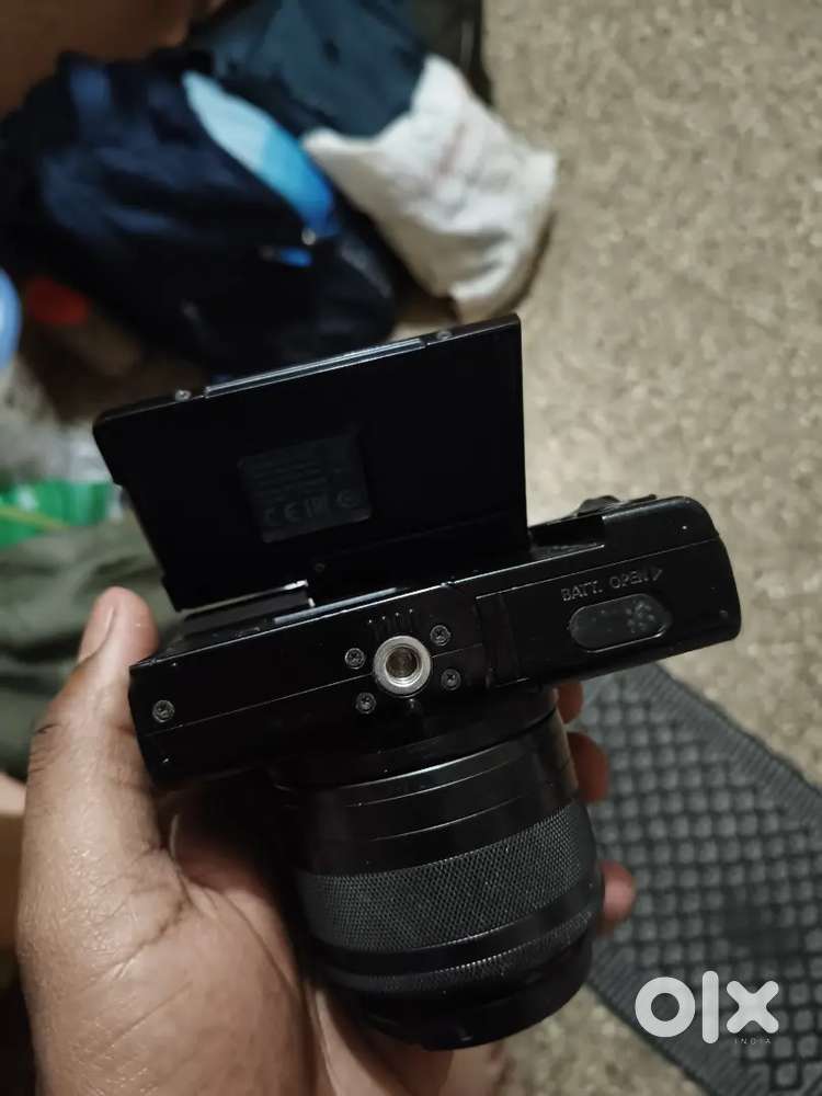 Canon m100 mirrorless camera