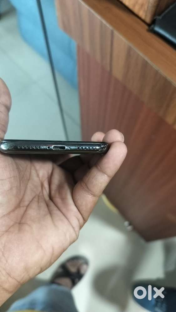 Iphone x 256 gb green line hai screen pe chota