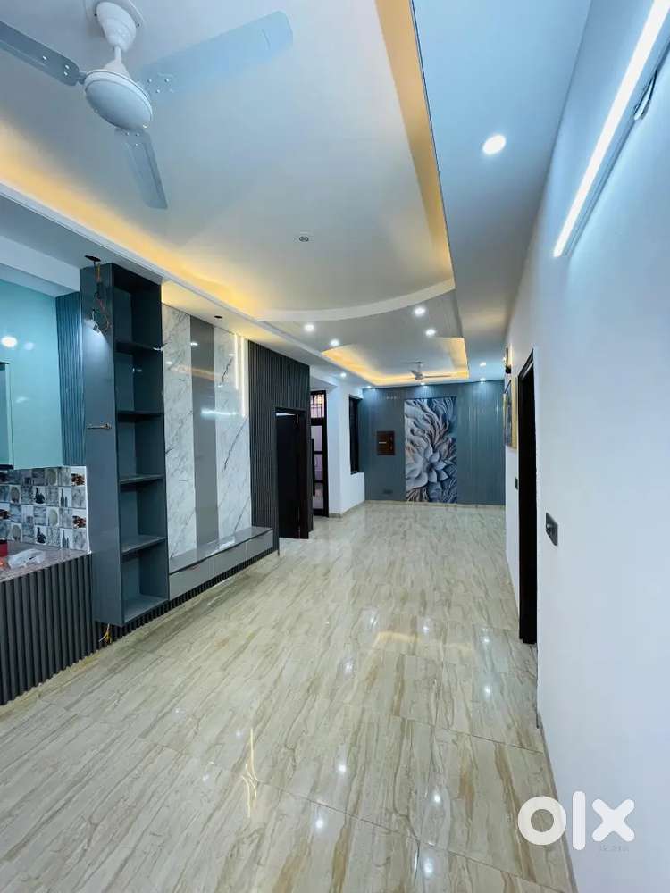 Both Side Open 3 bhk Spacious Flat
Cover Parking 
Store 
Loan Facility