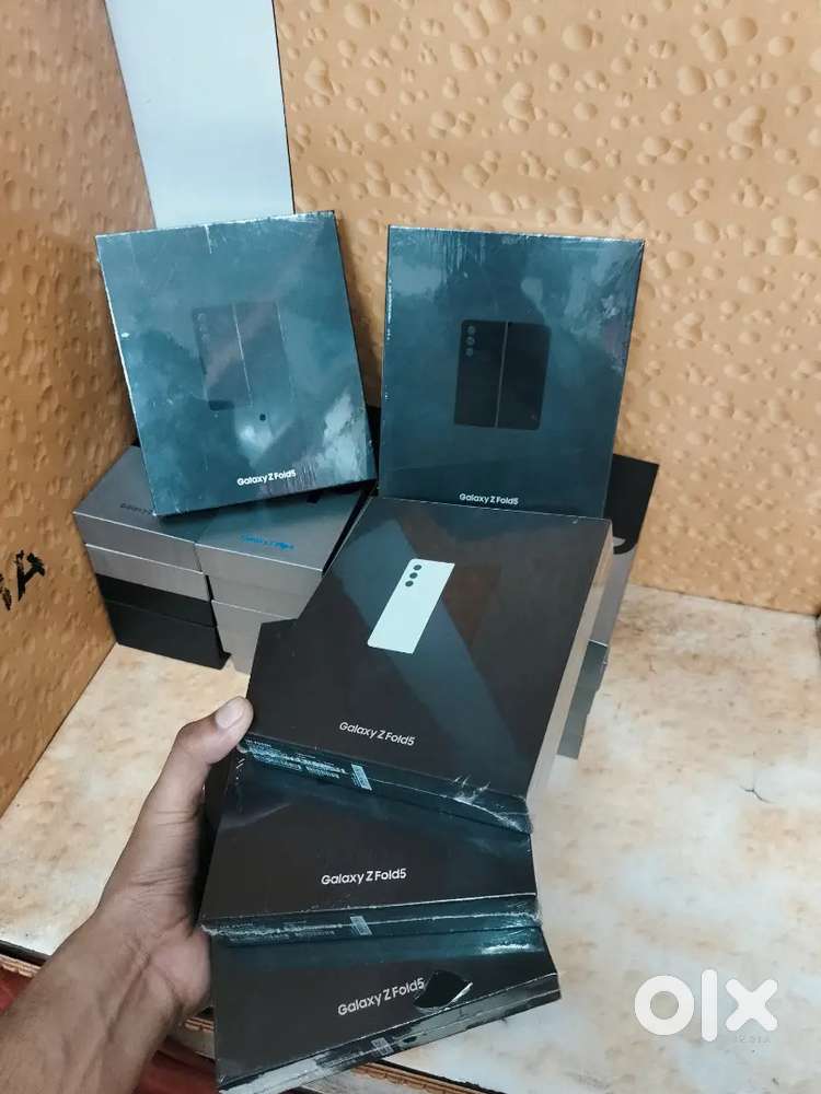 A newly samsung fold5 5g 256gb box packed with. Bill nd warranty