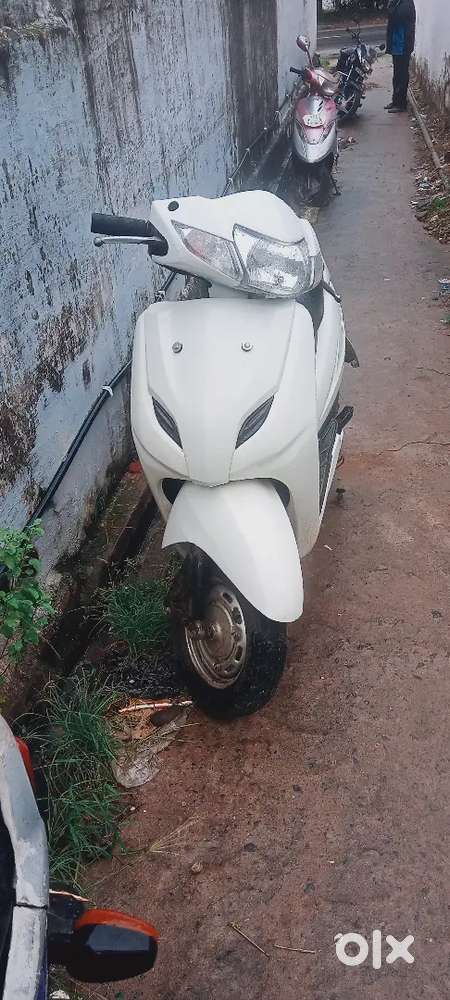 Active 3g scooty