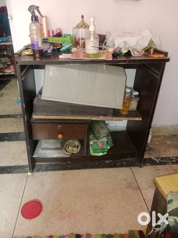 Computer table