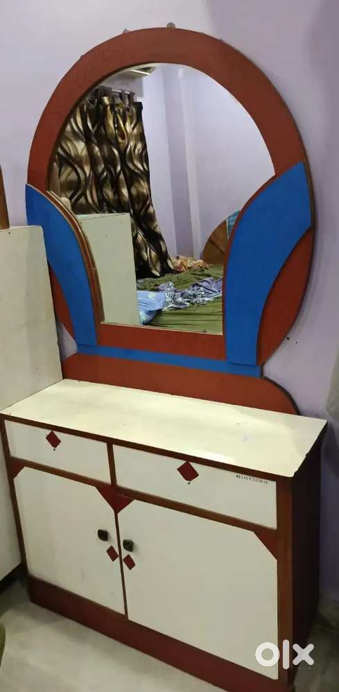 Wooden Dressing Table with Mirror – For Sale”