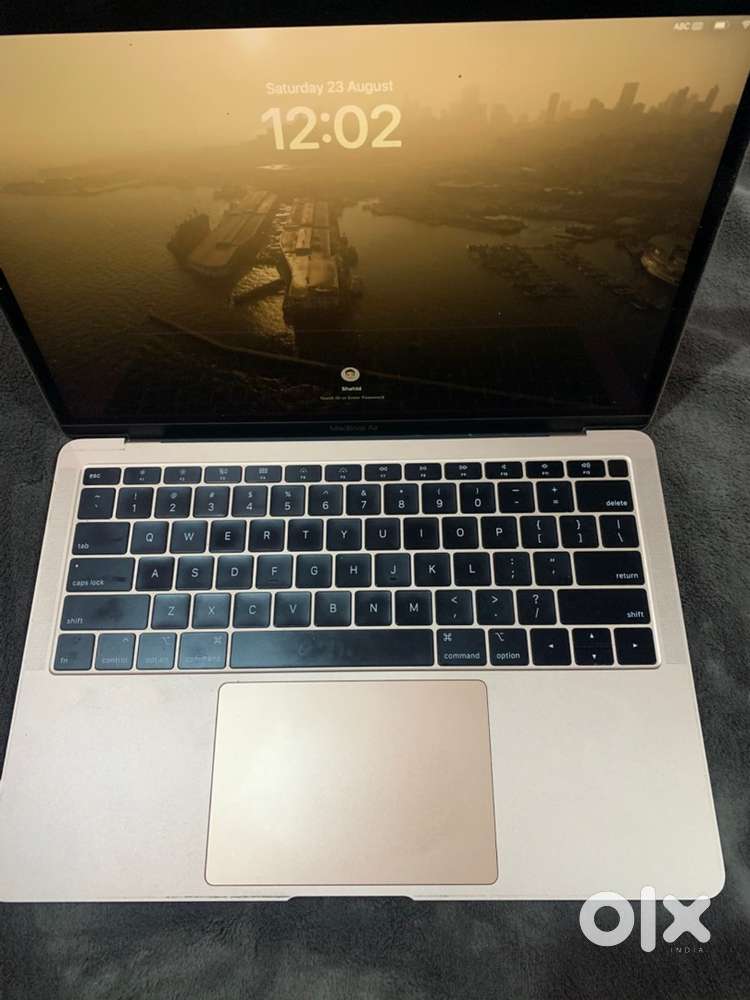 Macbook i5 8/256 2019 Rose Gold Color Model in immaculate Condition