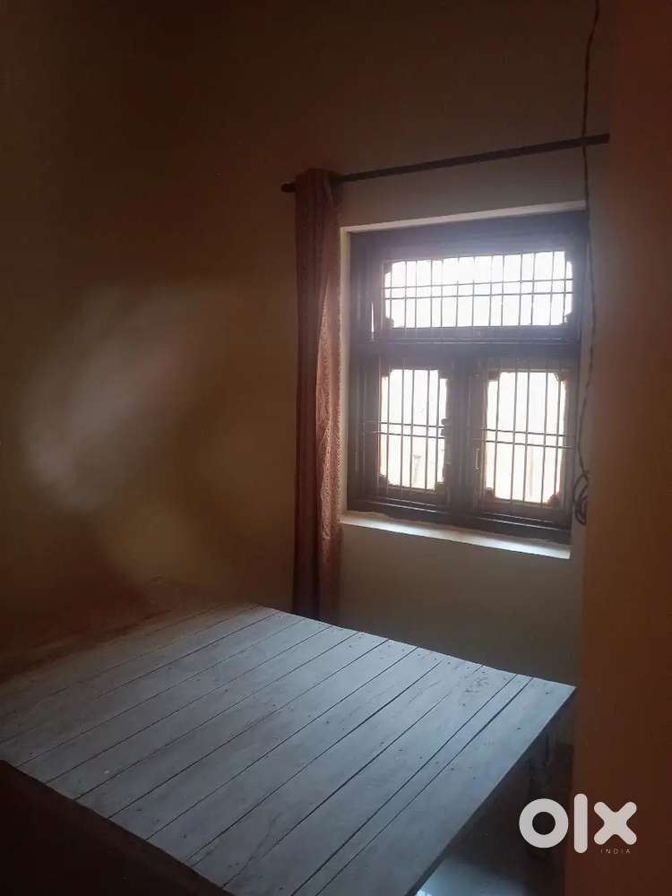 Single room for rent, newly painted