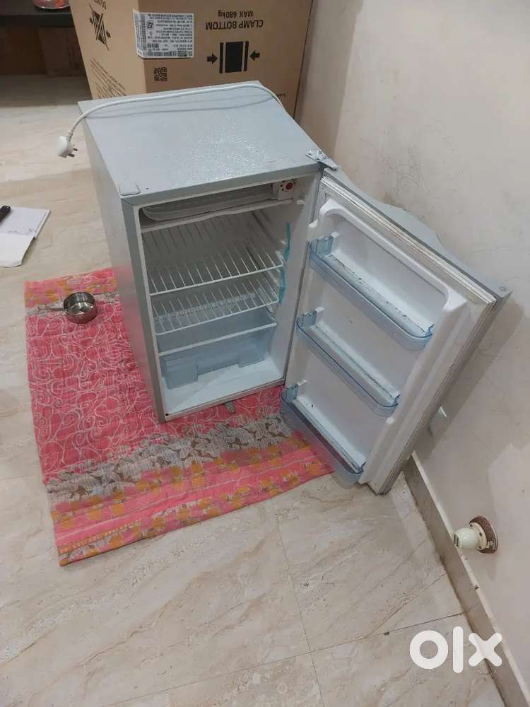 Chroma -92L refrigerator