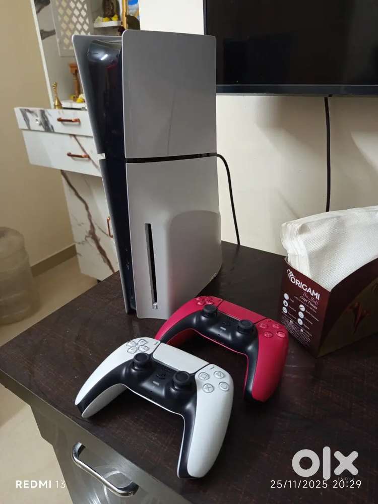 PS5 slim edition with disc inserter