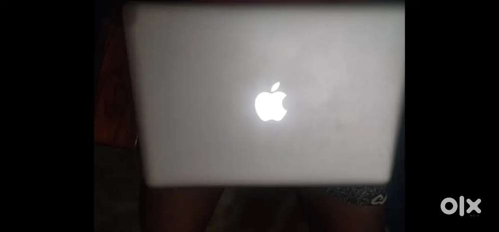 Apple laptop