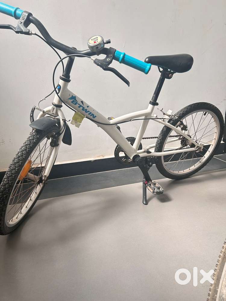 Btwin cycle, 24 inch, sparingly used, excellent condition for 8-12 yrs