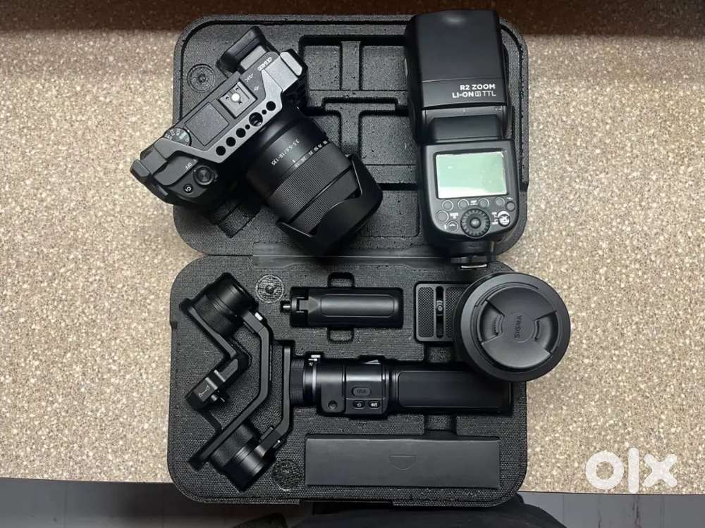 Sony Alpha a6400 Mirrorless Camera W 18-135mm W Sigma 30mm Lens Sony E