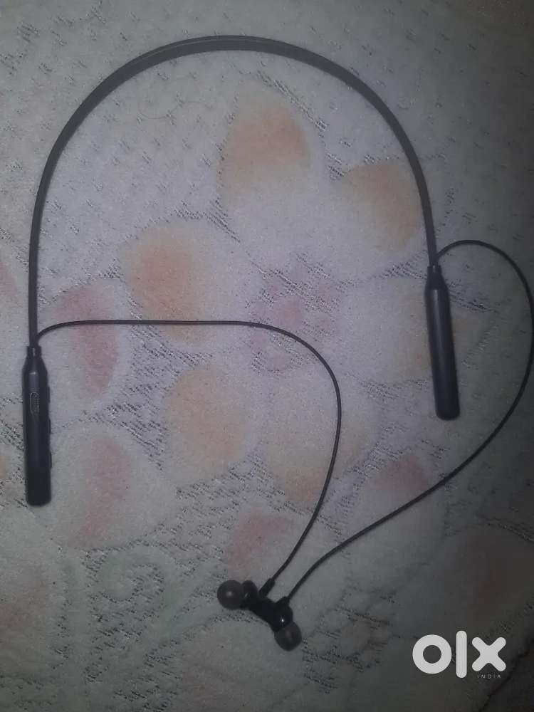 Neck earphones