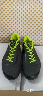 Football Shoes + Free Nivia stockings Size-7