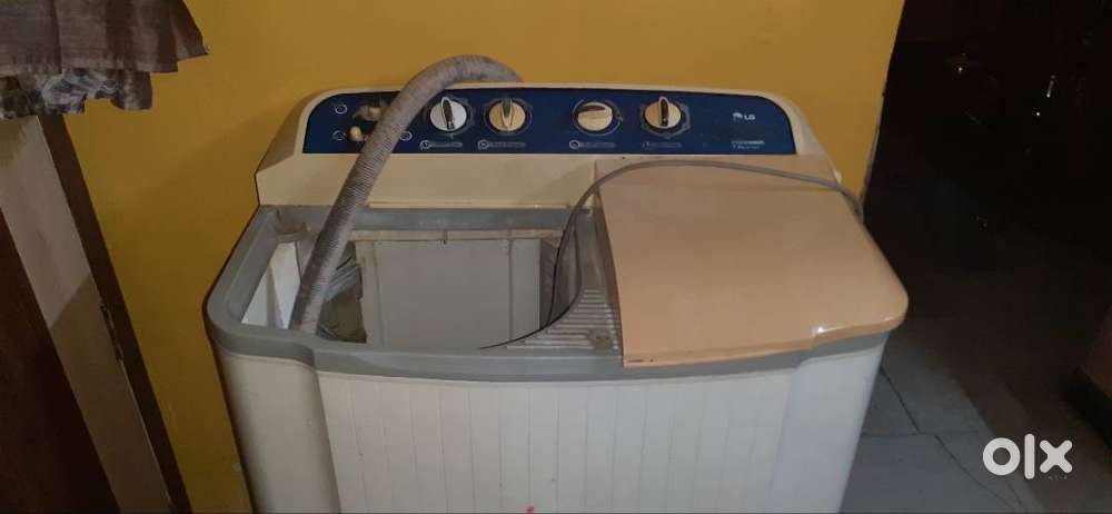 LG 7.2 Kg washing machine with stand