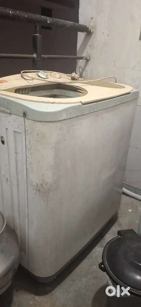 Non-atomatic washing machine in properly working condition