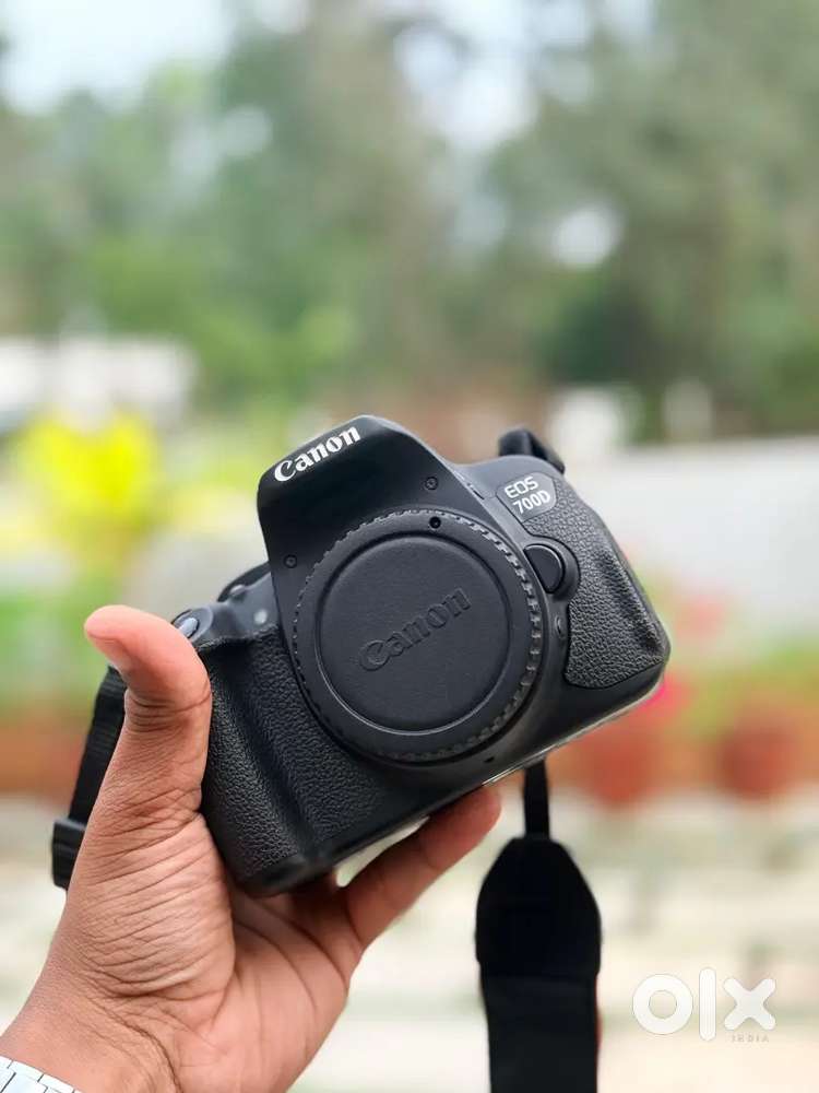 Camara dlsr 700d touch, kit lens, charger, bag