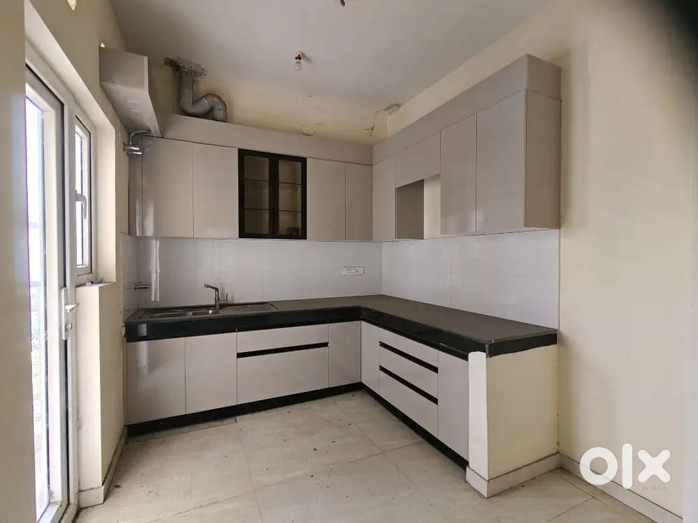 4 BHK flat available for rent