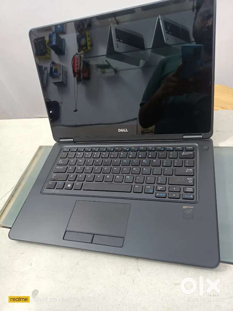 Dell latitude i5 Touch screen laptop Ram 8gb SSD 256gb graphics 4gb