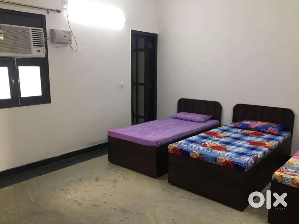 NO BROKERAGE 500+ Deluxe Boys PGs with meals & amenities in Noida!