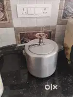 Cooker 5l hawkins old model