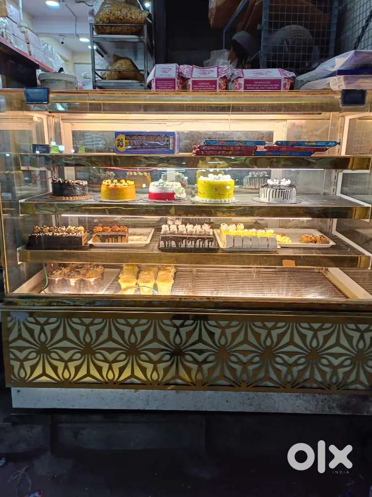 Cake display counter