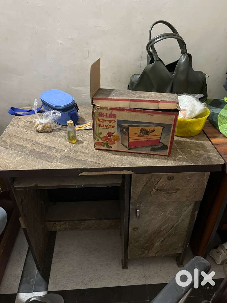 Computer tabel and chair