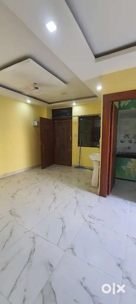1st floorSale ke liye 2bhk flat in appartment ready to move basaratpur