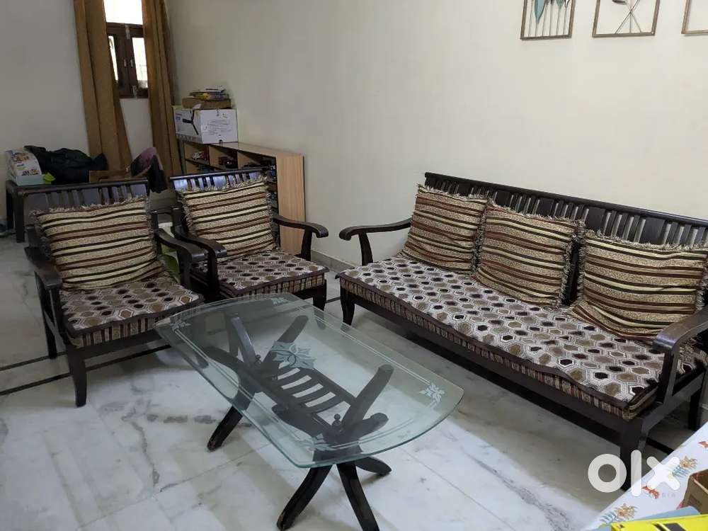 Sofa set 3+1+1 with center table