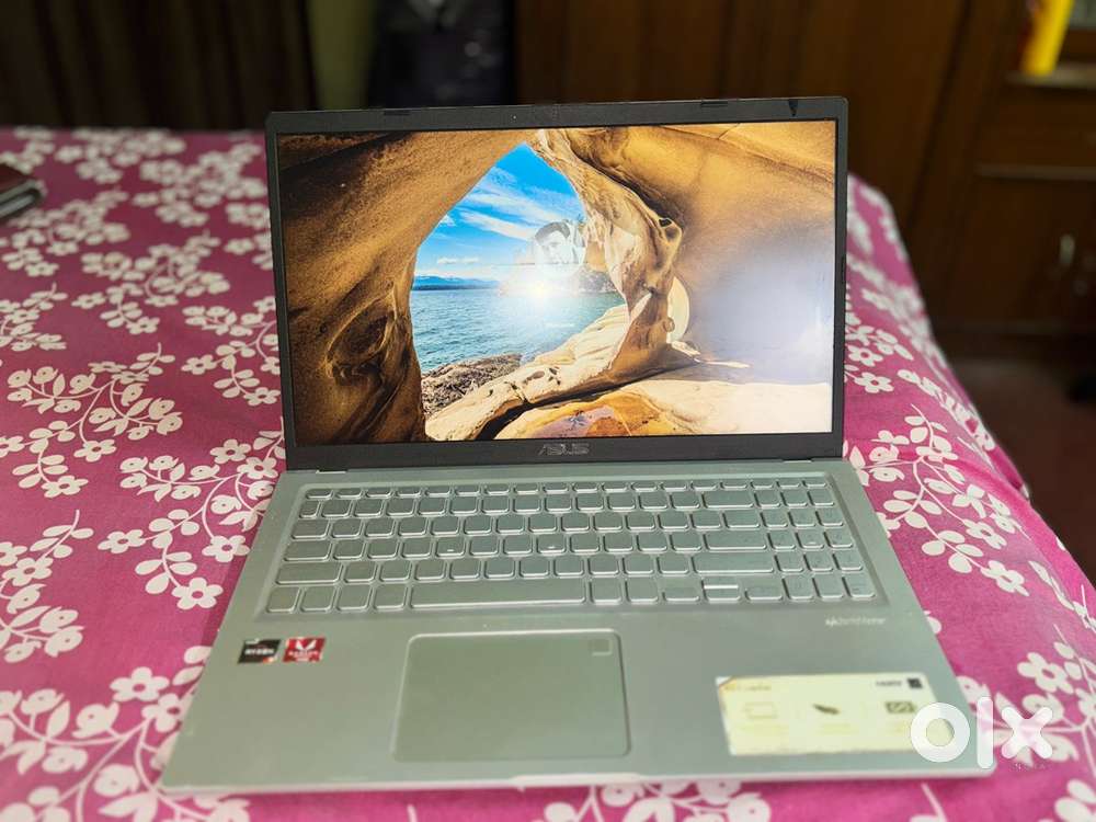ASUS VivoBook 15 Ryzen 5  8GB RAM  512GB SSD  2GB Vega Graphics