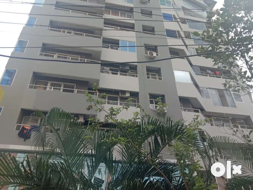 Aluva govt:hospital 2bhk good flat 6th floor for rent
