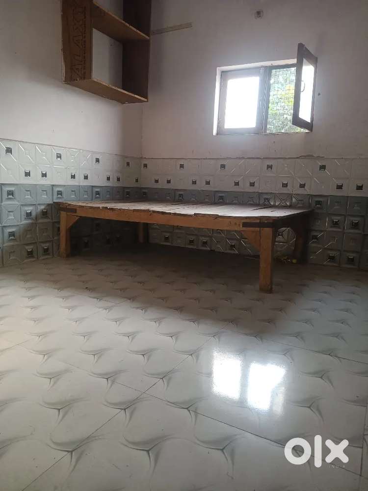 Rooms are available for students/working ( Males only)