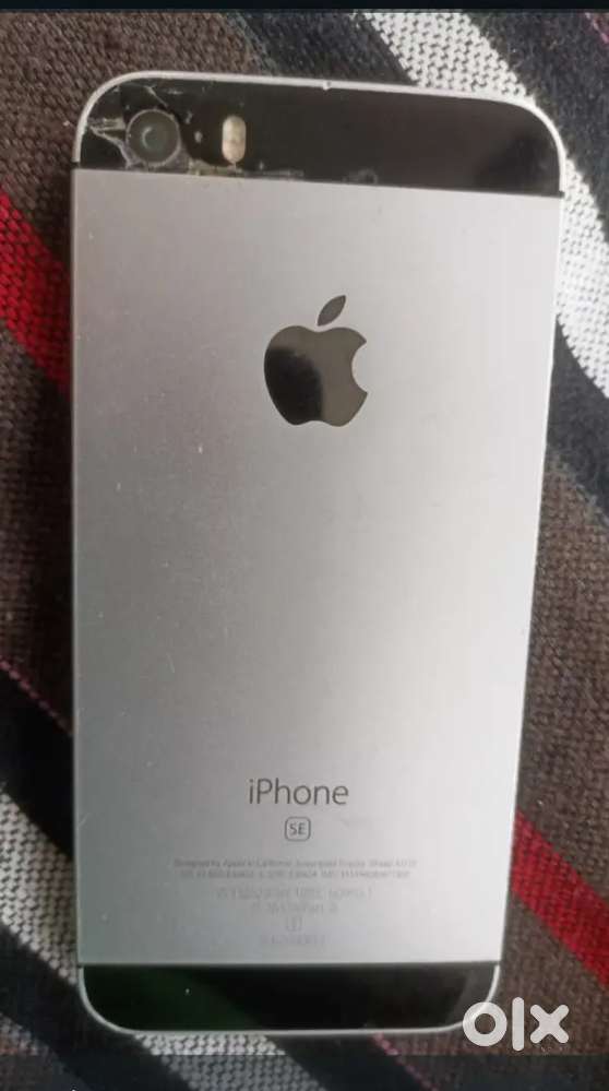 iPhone SE model   4G hai Facebook WhatsApp chlta hai