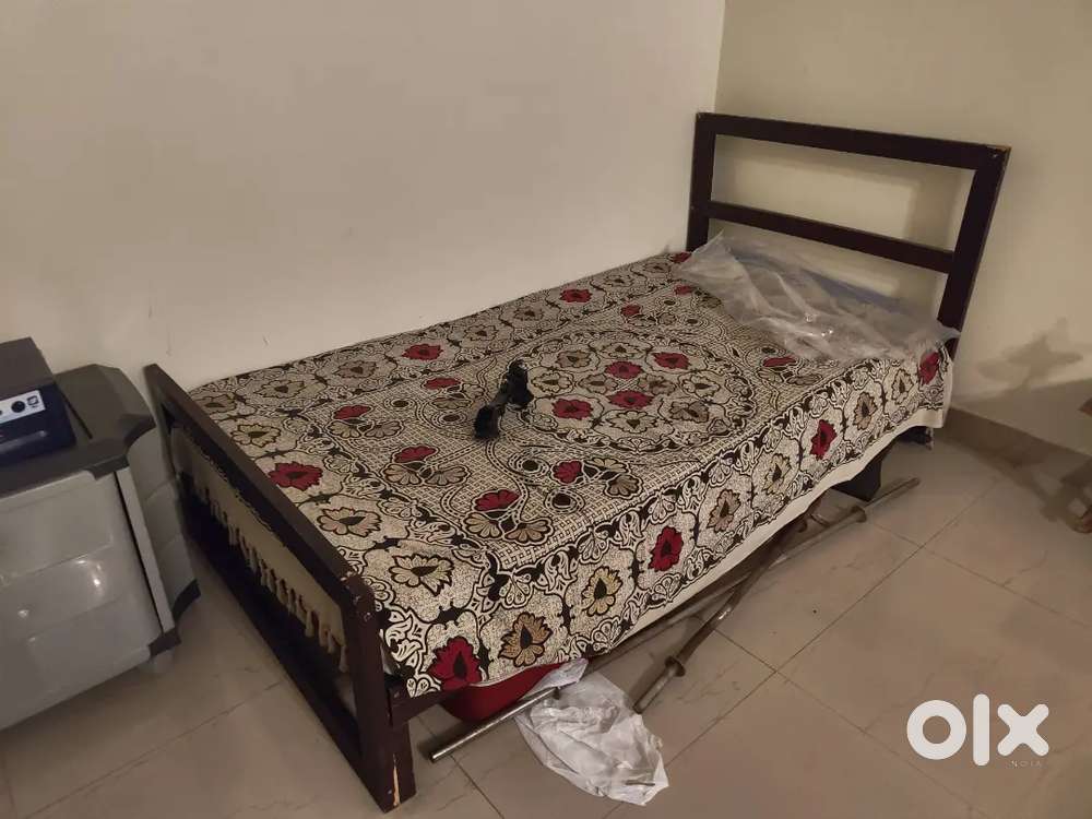 Single bed with mattress