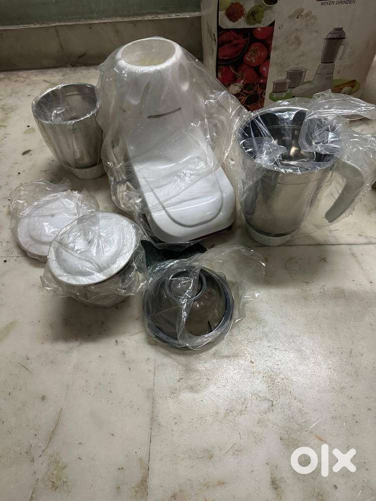 Mixer with 3 sets of Jars