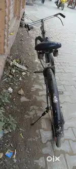 Hero cycle.   Running condition.    Student uses