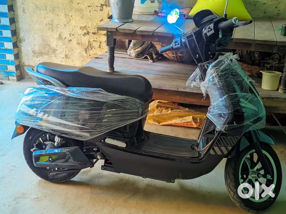 Showroom Condition Electric Scooter Lithium Battery 72v 35Ah