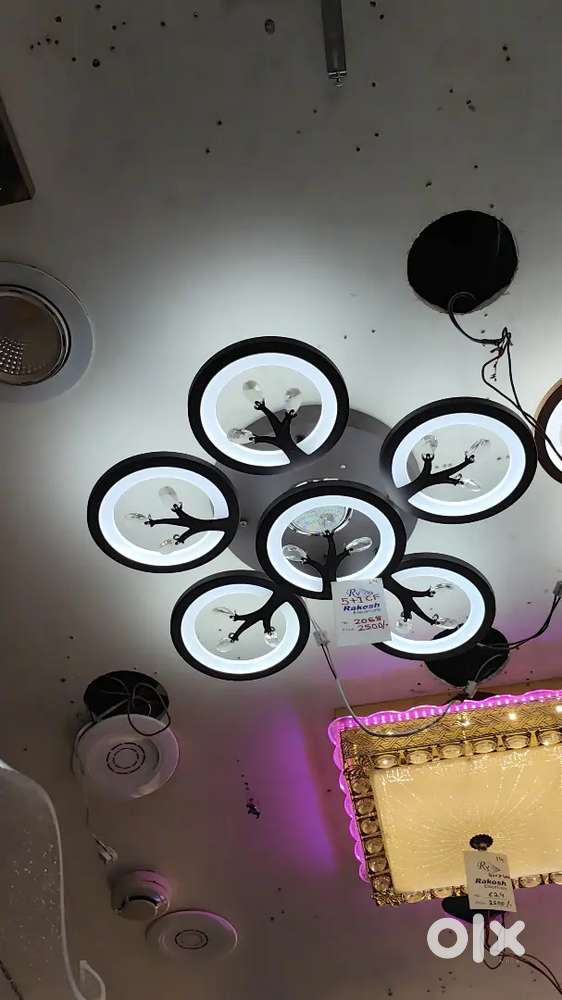 શોરૂમ જ્વેલર્સ રેડી પોઝિશન