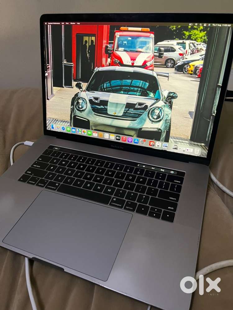 MacBook pro i7 16gm ram 512gb storage