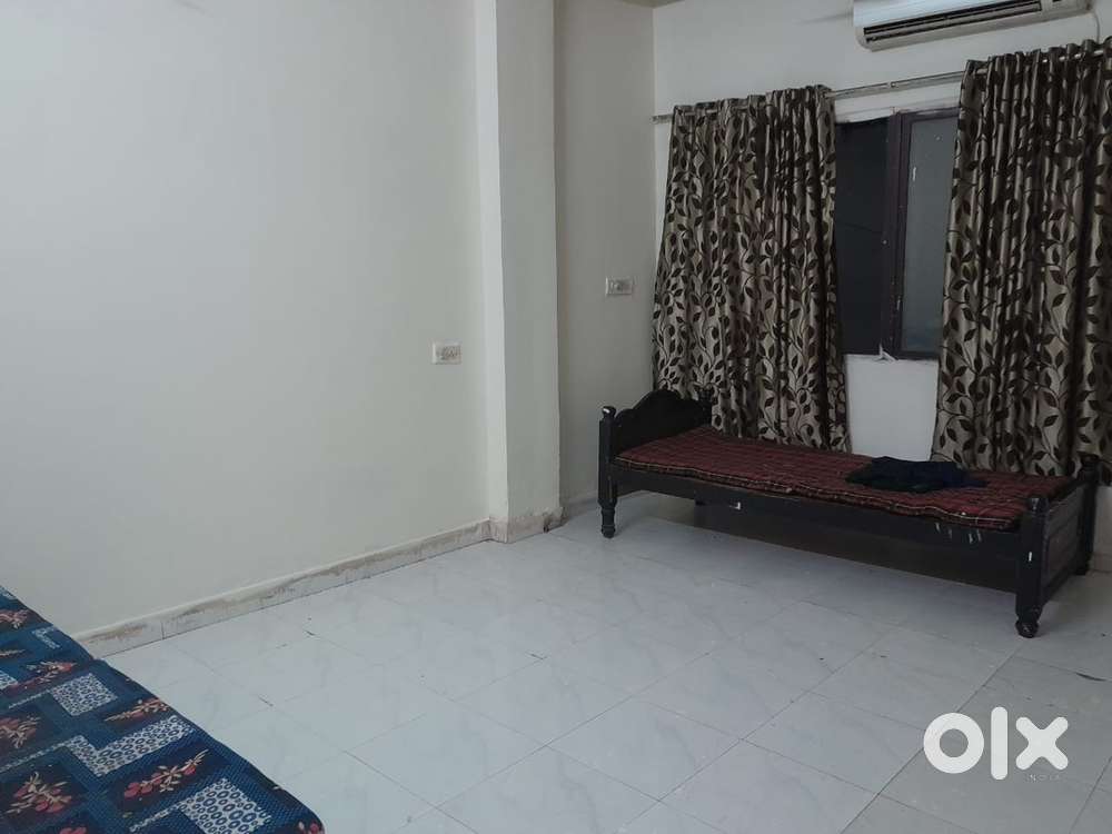 3bhk for rent in banjara hills road no 12